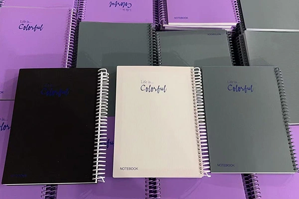 Het nieuwe spiraalvormige notitieboekje wordt gelanceerd, wat een nieuwe schrijfervaring oplevert